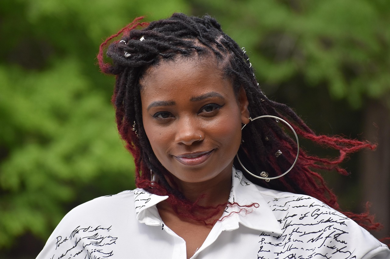 20代会社員が副業を始める際の確定申告に必要な書類一覧は？