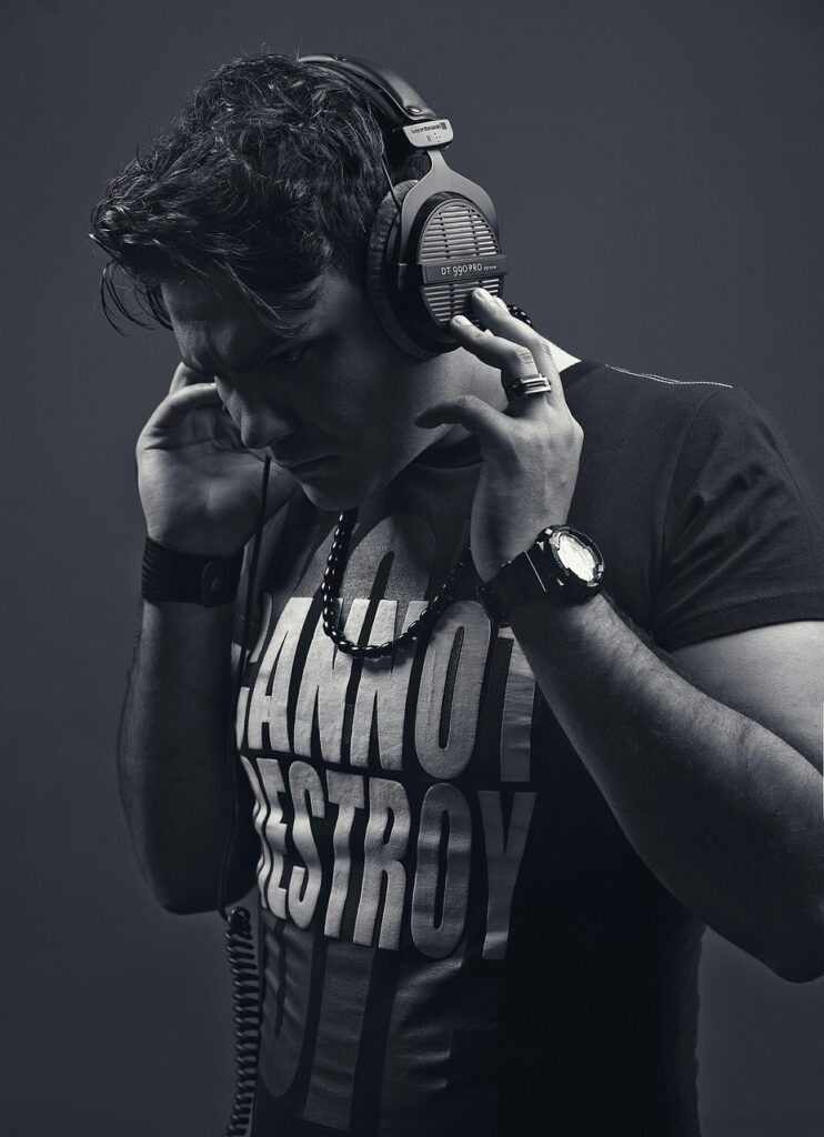 Spotifyポッドキャストの収益がいくらから必要な20代男性の確定申告について知りたい？