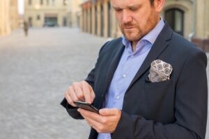 20代男性のモデル副業における収益と経費の確定申告例は？