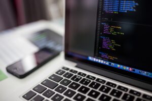 プログラミング案件の収益に関する確定申告の経費例は20代男性にどのように影響する？